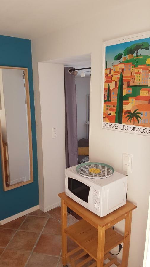 Appartement Studio clim wifi centre historique de Bormes les Mimosas Extérieur photo